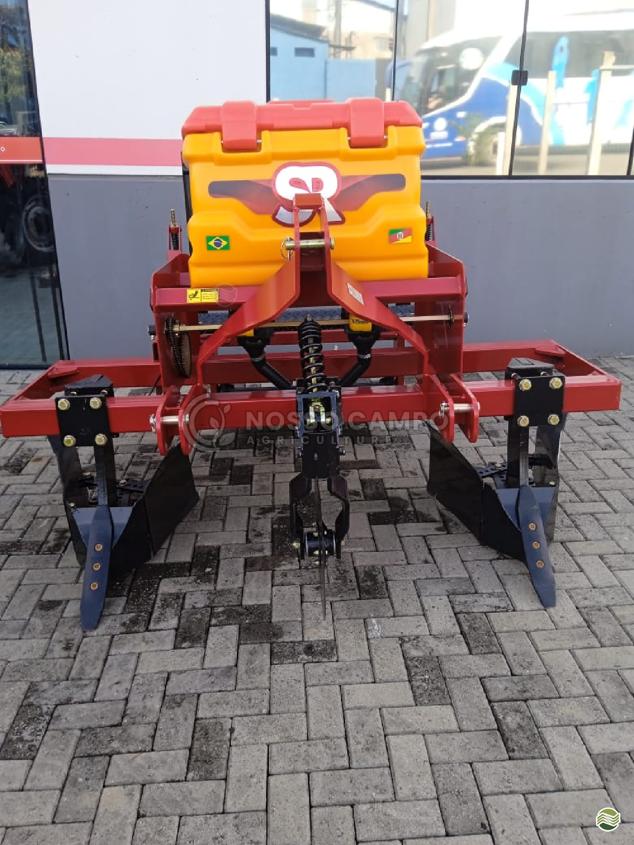 IMPLEMENTOS AGRICOLAS ENLEIRADOR ENLEIRADOR E ESPALHADOR Nosso Campo Agriculture - Mahindra - Matriz ARAPOTI PARANÁ PR